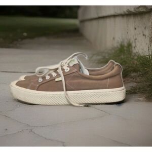 Cariuma Canvas Oca Low Sneakers Shoes Women's Size 8.5  / Men's Size 7